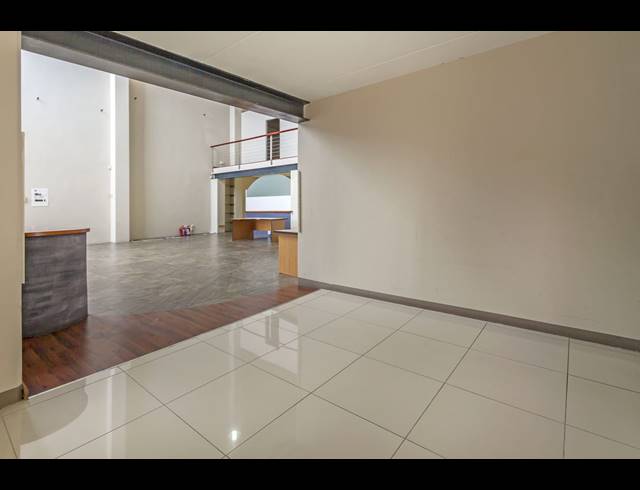 365M² SHOWROOM TO LET IN MALL INTERCHANGE